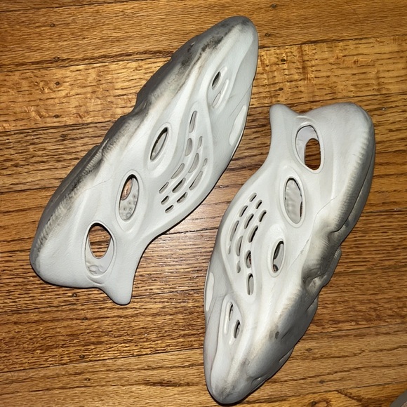 Yeezy foams SAND - Picture 2 of 3